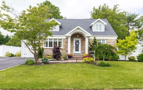 45 Renison Dr, Westbury, NY 11590-1023