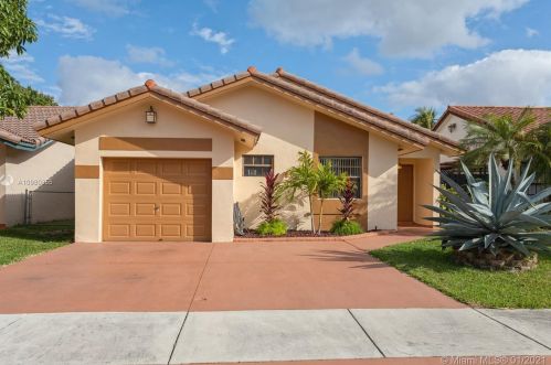 6911 169th Ter, Hialeah, FL 33015-4246