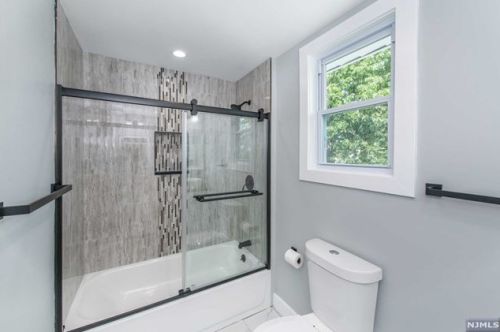 22 Harvard St, Nutley NJ  07110-3322 exterior