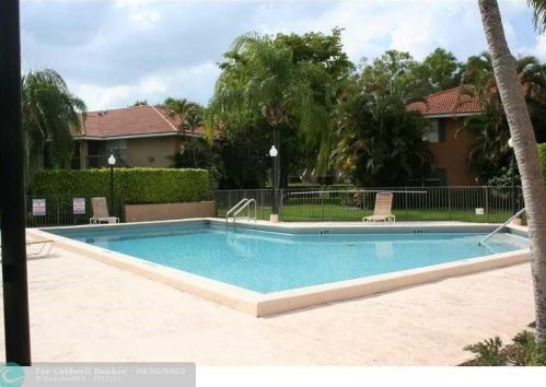 811 103rd Ter, Hollywood FL  33026-5980 exterior