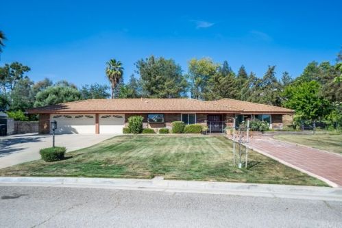 735 Wimbleton Dr, Redlands, CA 92374-6453