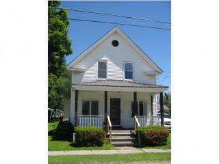 9 Pine St, Hog Island, VT 05488-1015