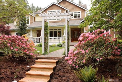 21835 4th St, Redmond, WA 98074-3708