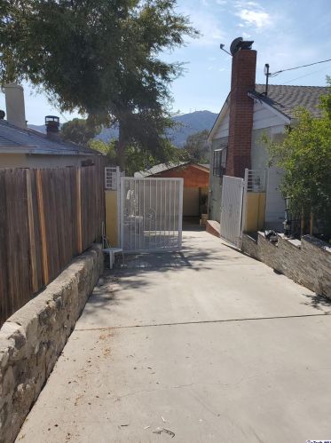 3304 Alabama St, Glendale CA 91214-1213 exterior