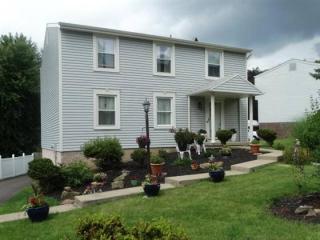 212 Rose Dr, Glenshaw, PA 15116-3118
