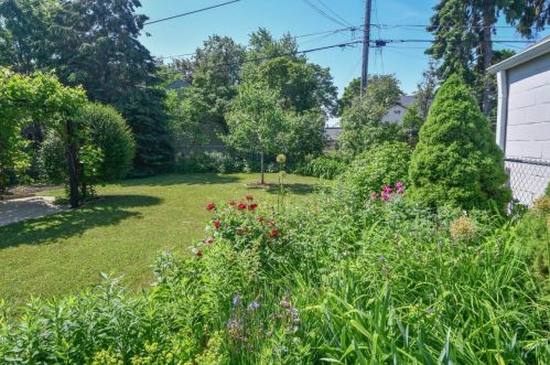 1911 Norwich Ave, Milwaukee WI 53235-4733 exterior