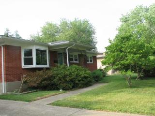 3025 Klonway Dr, Louisville, KY 40220-2557