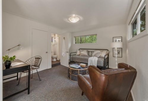 1095 Pine Tree Ln, Sebastopol CA  95472-2681 exterior