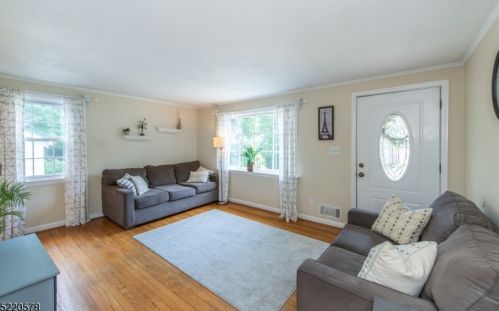 23 Longview Trl, Parsippany NJ  07834-2039 exterior