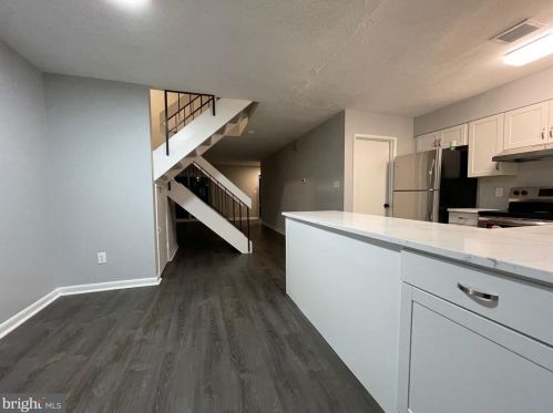 2120 Cartwright Pl, Herndon VA  20191-1903 exterior