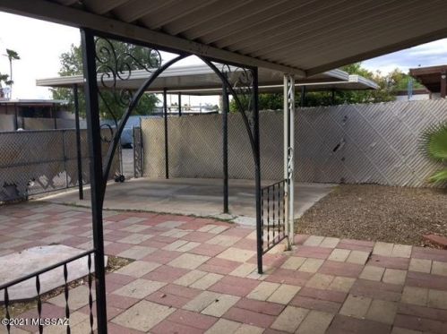 4015 Lazy Palm Dr, Tucson AZ 85730-3816 exterior