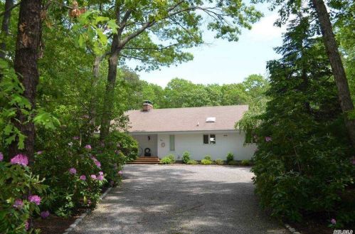 14 Quarter Rd, West Hampton NY  11977-1002 exterior