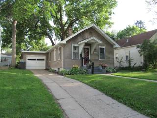 3129 Keewaydin Pl, Minneapolis, MN 55417-1423