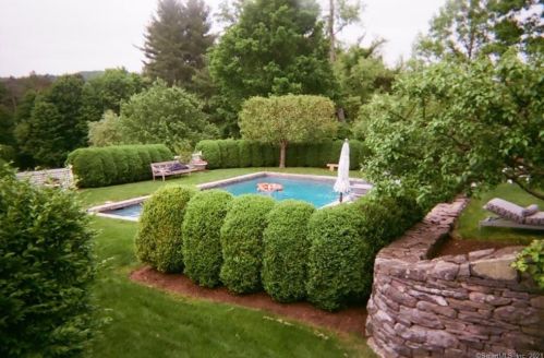 30 Laddie Ln, Lakeville, CT 06039-2518