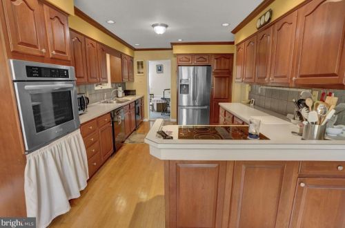 418 Blacklatch Ln, Camp Hill PA  17011-8414 exterior