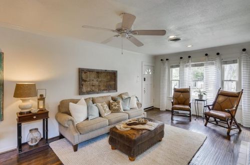 2121 Carleton Ave, Fort Worth, TX 76107-4241