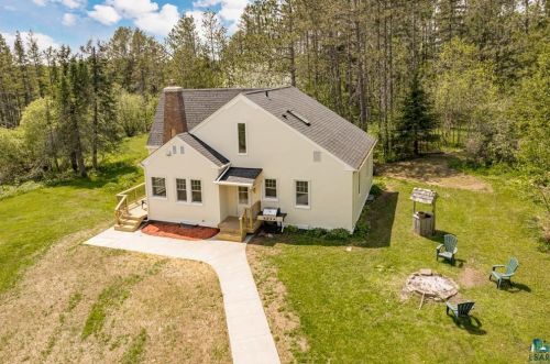 4011 Nelson Rd, Duluth MN 55803-2722 exterior