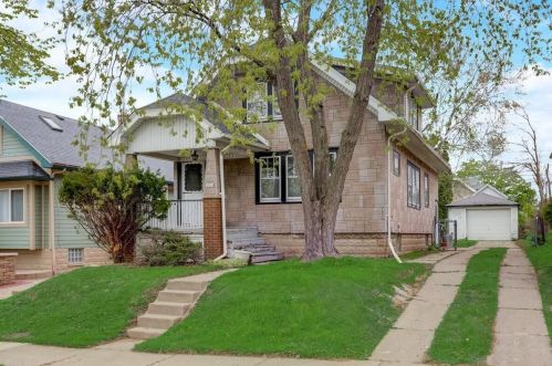 1454 89, Milwaukee WI 53222-4604 exterior