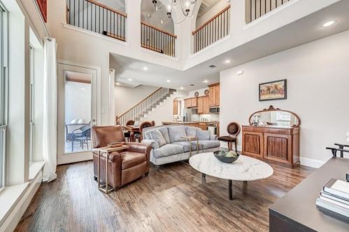 713 Northwood Dr, Lewisville TX  75022-4506 exterior