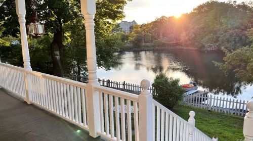 5 Harbor Ln, New Rochelle, NY 10805-1305