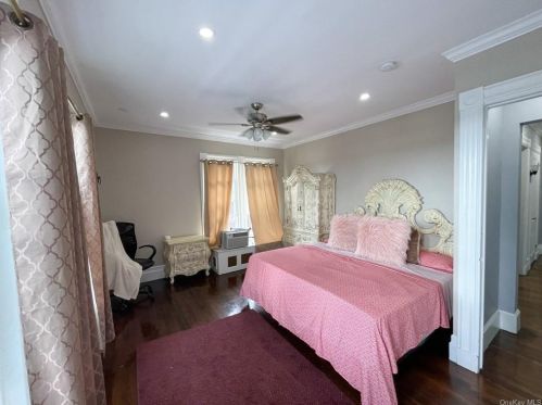 2 Linden Pl, Middletown NY  10940-4824 exterior