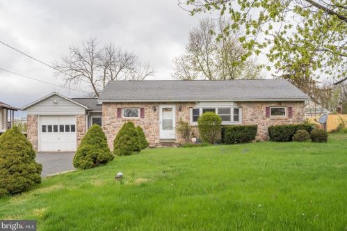 963 Hanover St, Pottstown, PA 19465-7523