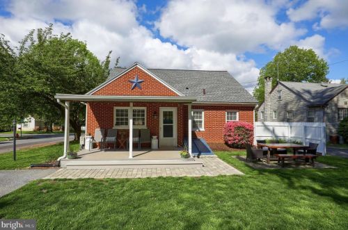 106 Roselle Ave, Lancaster PA  17603-6672 exterior