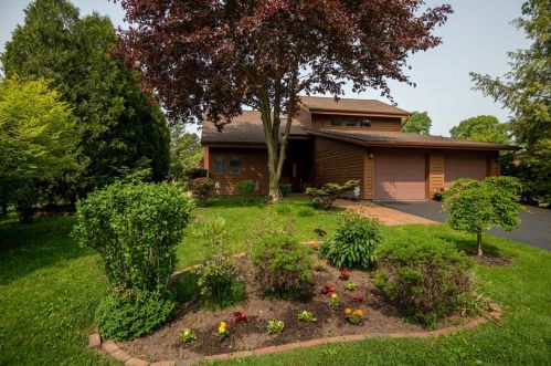195 Jonathan Pl, Hermitage, PA 16148-1769