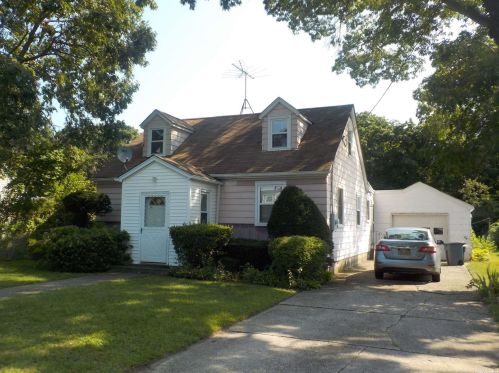 1093 Bay Shore Ave, Bayshore, NY 11706-2737