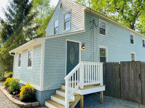 93 Hazard Ave, Warwick RI  02889-9403 exterior