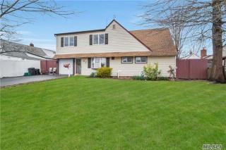 47 Meander Ln, Plainedge, NY 11756-3410