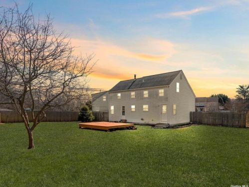 235 Apple Ct, Southold, NY 11971-3063