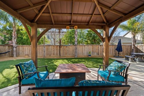 7018 Westminster Ct, Vacaville CA  95687-8254 exterior