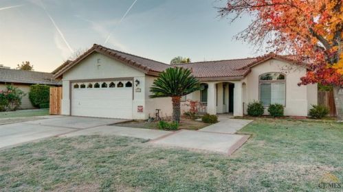 8523 Windjammer Dr, Bakersfield, CA 93312-4941
