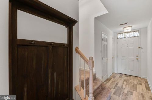 9240 Lorton Valley Rd, Lorton VA  22079-2912 exterior