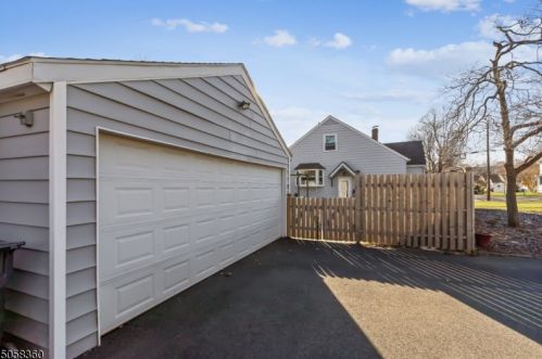 24 Burnham Rd, Greystone Park NJ  07950-1715 exterior