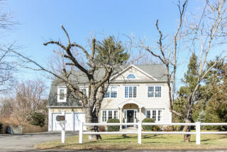 221 Hollow Tree Ridge Rd, Tokeneke, CT 06820-4024