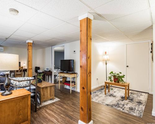 27 Hilden St, San Remo NY  11754-1743 exterior