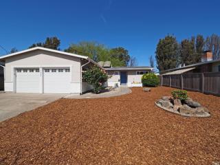133 Arlington Dr, Petaluma, CA 94952-2247