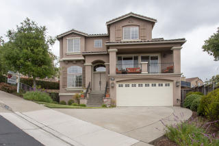8230 Skyline Cir, Oakland, CA 94605-4230