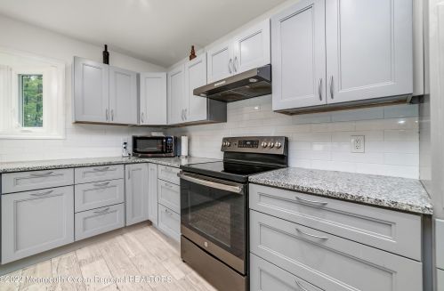 13 Pelican Dr, Berkeley Township NJ 08721-1654 exterior