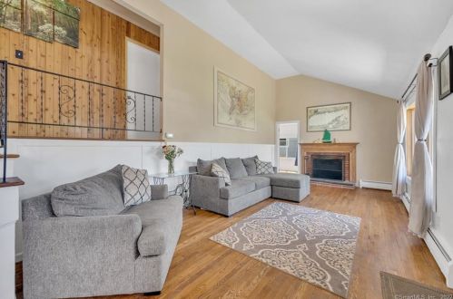 19 Goodchild St, Milford, CT 06461-2309