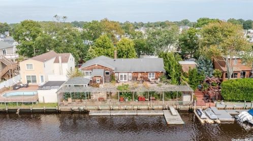 2404 Beverly Rd, North Wantagh, NY 11793-4500