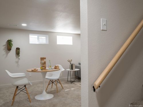 3003 Blackhawk St, Denver CO 80011-2220 exterior