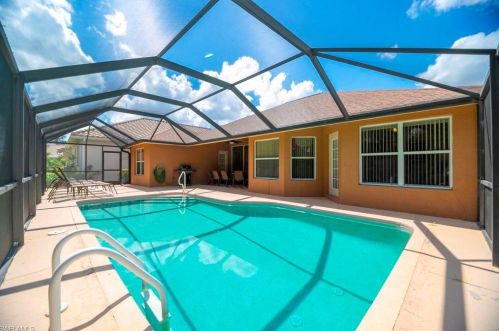 998 Tivoli Ln, Naples, FL 34104-0815