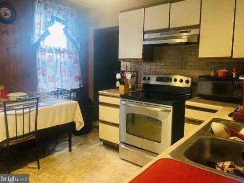 102 Ruth St, Wilmington, DE 19805-3541