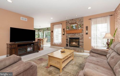 6015 Westbury Dr, West Enola, PA 17025-3313