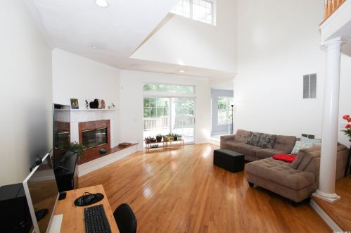 4 Sabrina Ct, Huntington Station NY  11746-4225 exterior