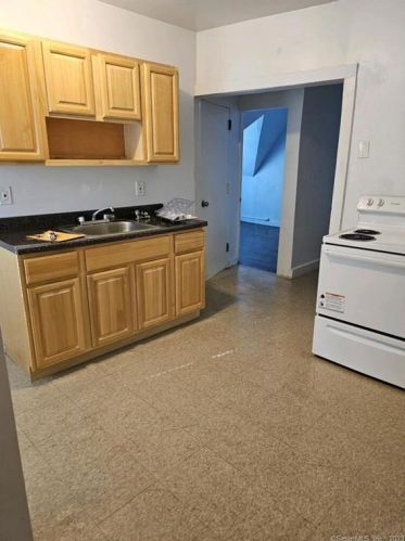 27 Waterville St, Waterbury CT  06710-1846 exterior