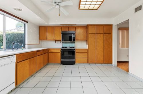 621 Chestnut Ave, Orange CA 92867-3743 exterior